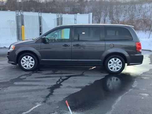 Used 2019 Dodge Grand Caravan SE image 3