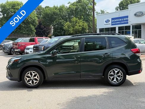 Used 2023 Subaru Forester Premium AWD/4WD image 5
