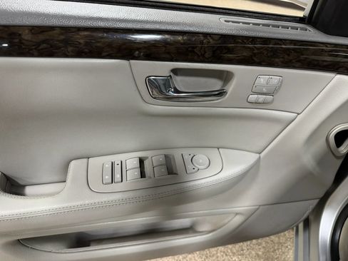 Used 2009 Cadillac DTS w/ Trunk Convenience Package FWD image 42