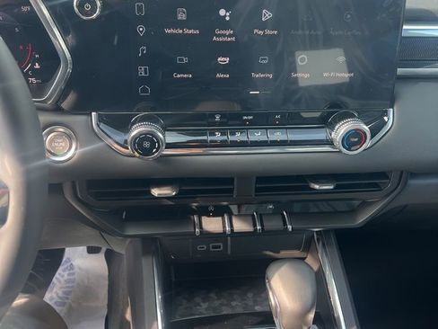 Used 2024 GMC Canyon Elevation image 9