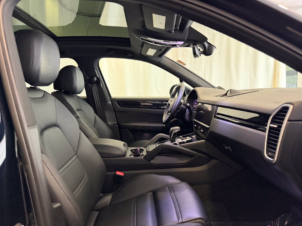 Certified 2022 Porsche Cayenne AWD/4WD image 16