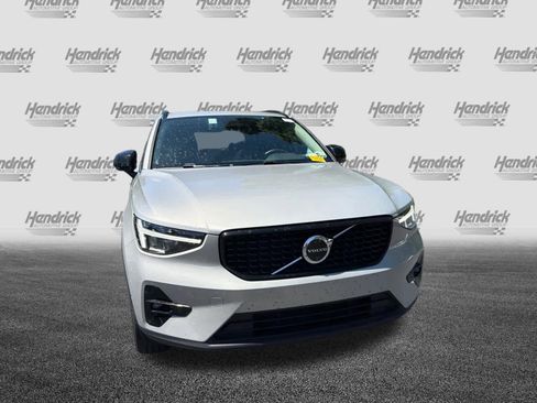 Used 2025 Volvo XC40 B5 Plus AWD/4WD image 3