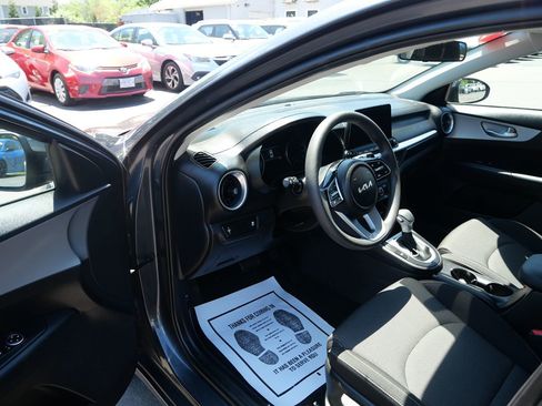 Used 2023 Kia Forte LXS FWD image 9