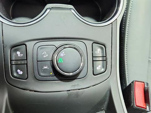 Used 2024 GMC Terrain SLT image 16