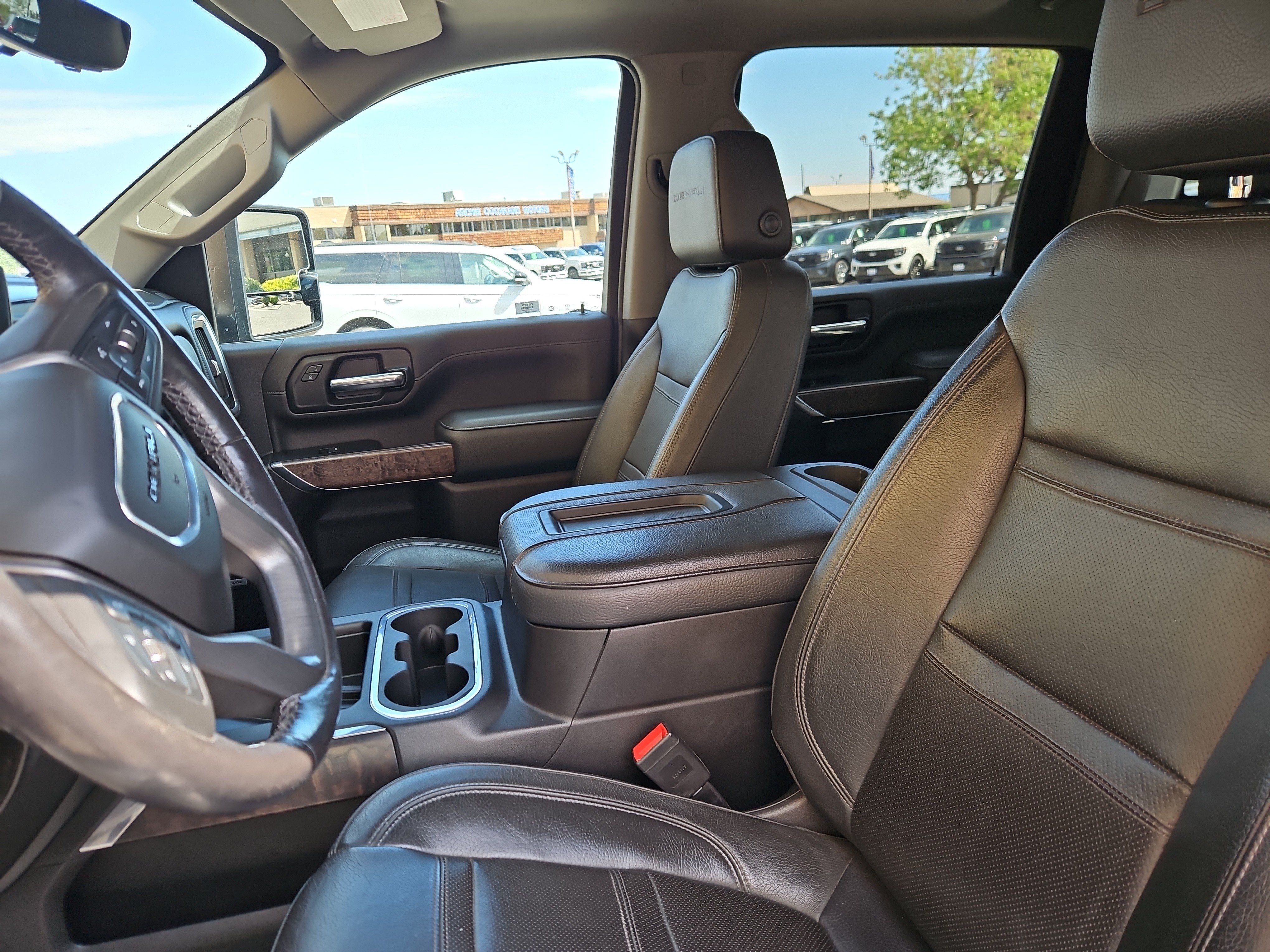 Used 2022 GMC Sierra 3500 Denali w/ Technology Package AWD/4WD image 3