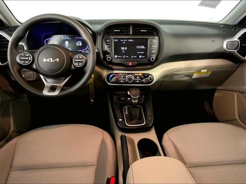 Used 2025 Kia Soul LX w/ LX Technology Package FWD image 15