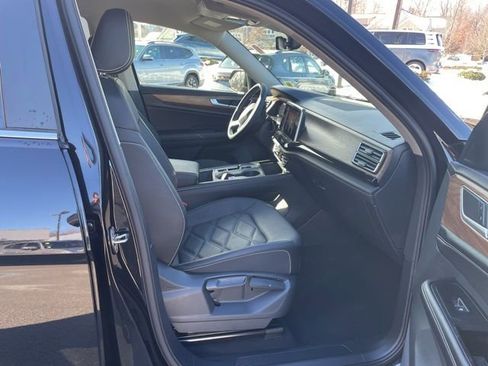 Certified 2025 Volkswagen Atlas SE image 12