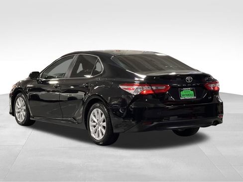 Certified 2018 Toyota Camry LE image 3