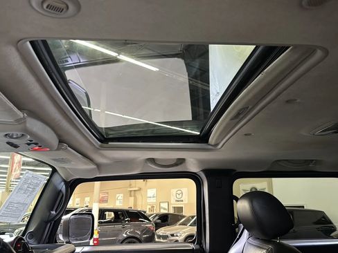 Used 2005 HUMMER H2 w/ Preferred Equipment Group image 13