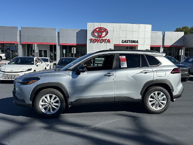 New 2026 Toyota Corolla Cross LE w/ Moonroof Package FWD image 4