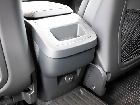 Certified 2025 Volvo XC60 B5 Core w/ Protection Package Premier image 30