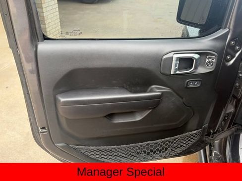 Used 2021 Jeep Gladiator Sport AWD/4WD image 19