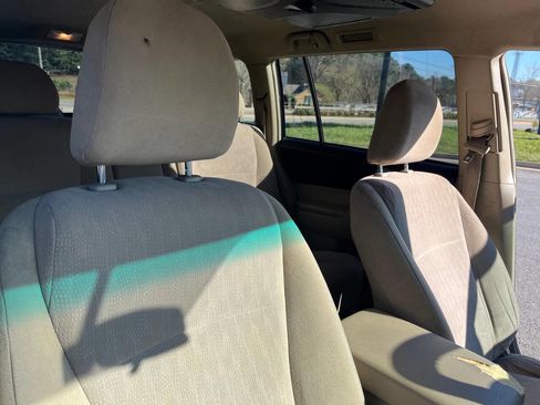Used 2012 Toyota Highlander SE w/ Tow Pkg image 17