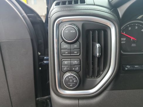 Used 2020 Chevrolet Silverado 1500 High Country w/ Technology Package AWD/4WD image 18