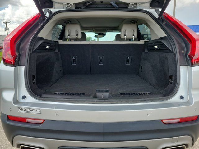 Used 2022 Cadillac XT4 Premium Luxury w/ Technology Package FWD image 9