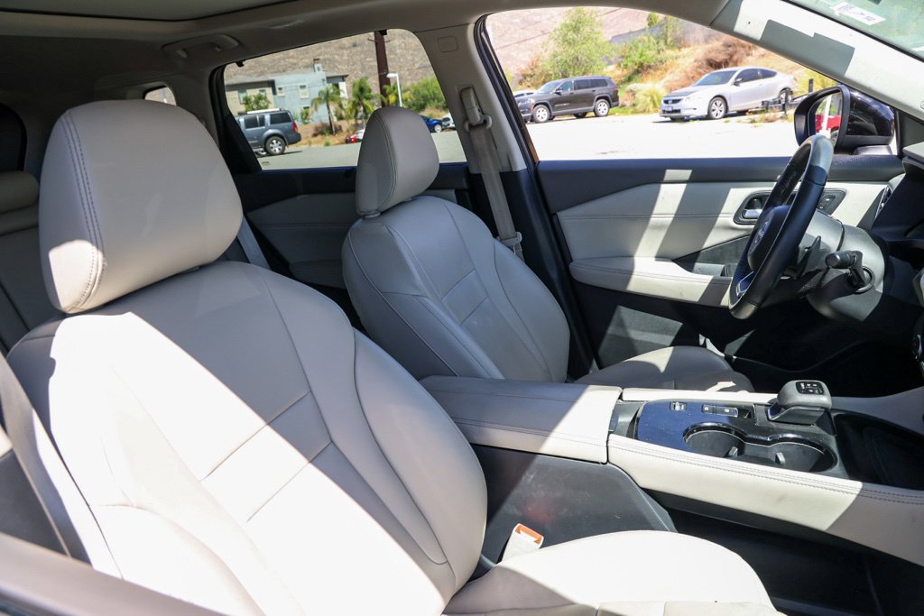 Used 2023 Nissan Rogue SV FWD image 23