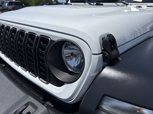 Used 2024 Jeep Wrangler Unlimited Sport AWD/4WD image 8