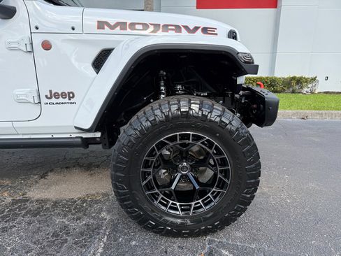 Used 2024 Jeep Gladiator Mojave image 3