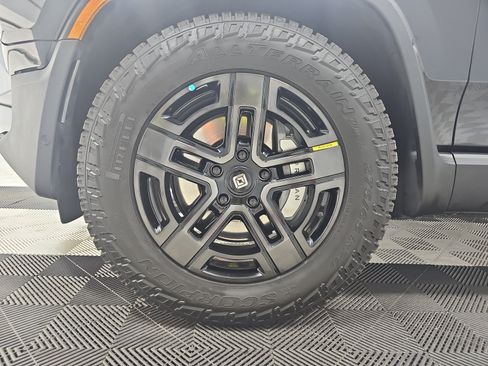 Used 2024 Rivian R1S Adventure AWD/4WD image 9