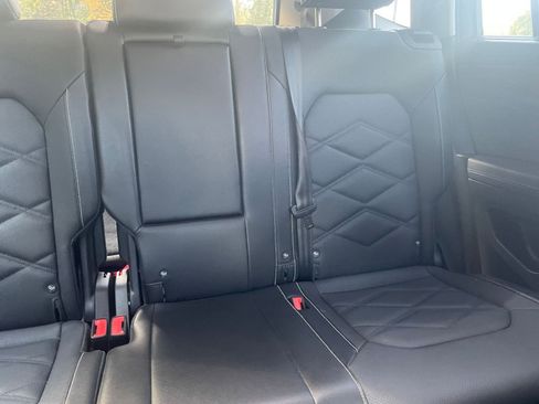 Used 2025 Volkswagen Atlas SE image 33