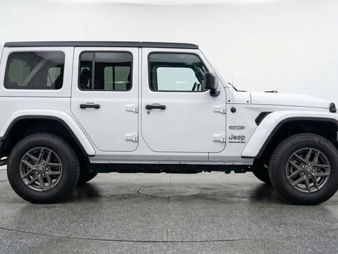 Used 2025 Jeep Wrangler Unlimited Sport AWD/4WD image 11