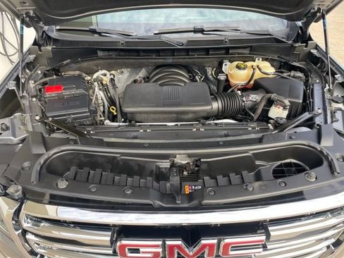 Used 2022 GMC Yukon XL SLT w/ SLT Premium Package image 19