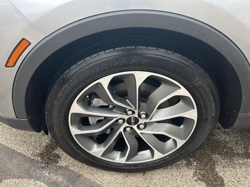 Used 2023 Lincoln Nautilus Reserve image 9