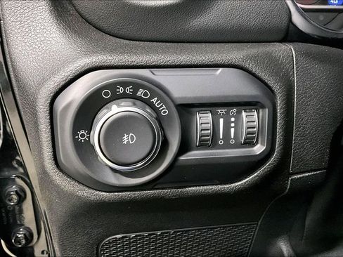 Used 2020 Jeep Wrangler Unlimited Sahara AWD/4WD image 16
