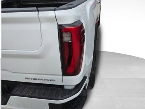 Used 2024 GMC Sierra 2500 Denali Ultimate image 17