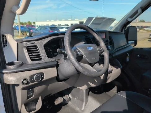 New 2025 Ford Transit 250 148 Medium Roof image 9