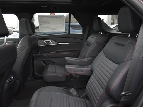 New 2026 Ford Explorer ST-Line w/ ST-Line Street Pack image 18