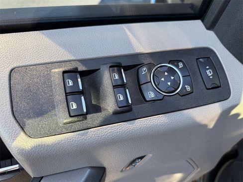 Used 2017 Ford F250 XLT w/ XLT Premium Package image 27