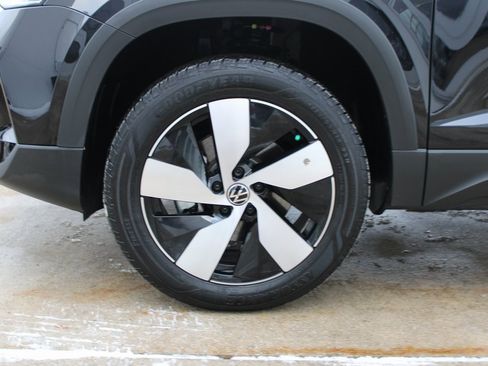 Certified 2025 Volkswagen Taos S image 29