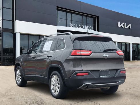 Used 2016 Jeep Cherokee Limited image 6