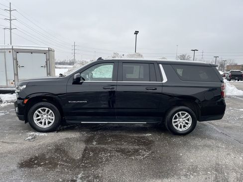 Used 2024 Chevrolet Suburban LT image 4