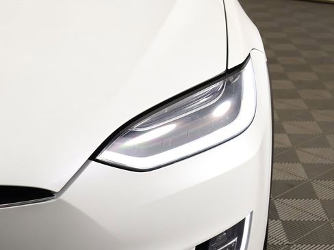 Used 2020 Tesla Model X Long Range image 12