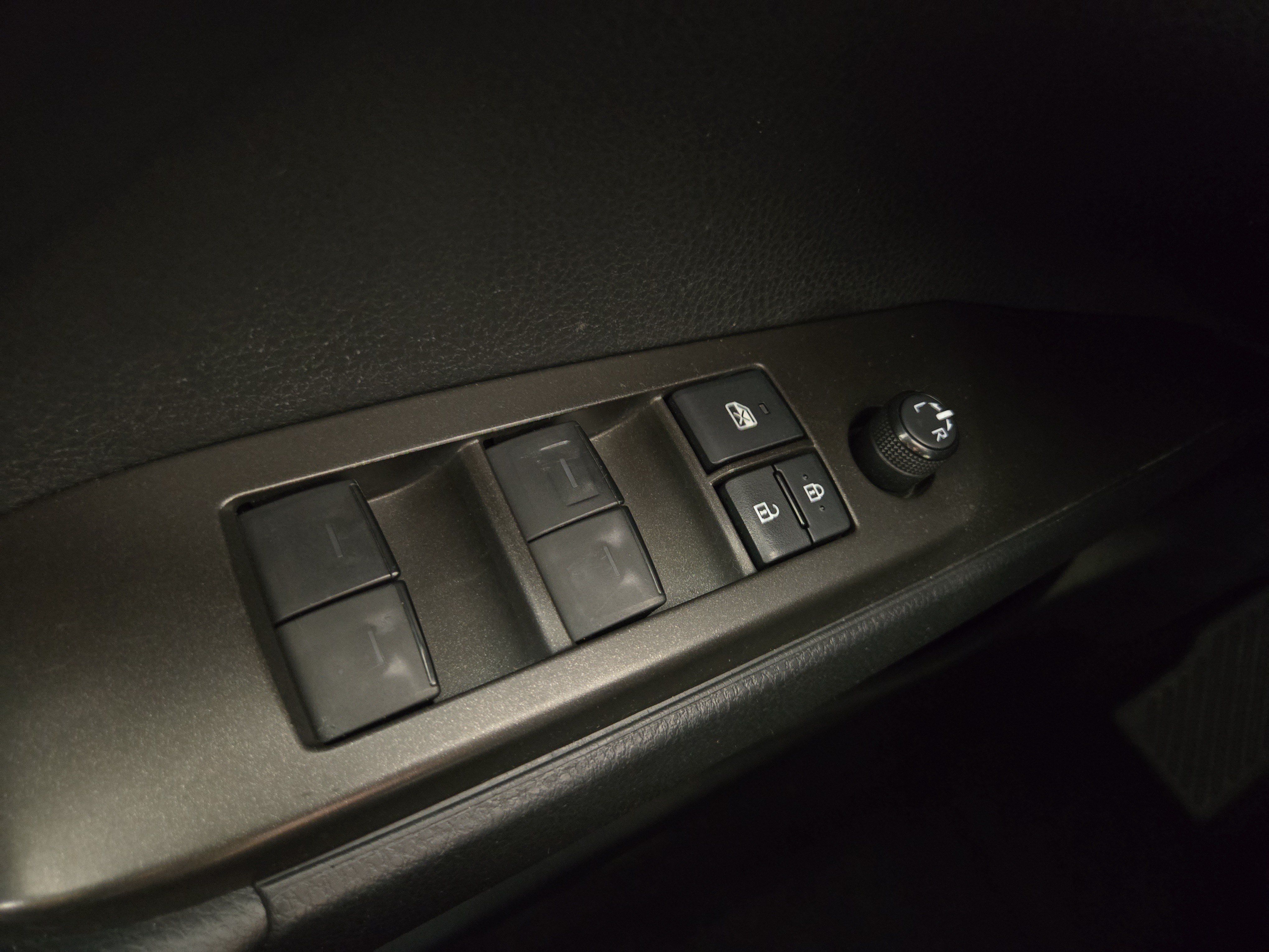Used 2022 Toyota Camry SE FWD image 25