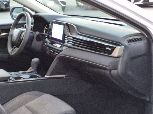 Used 2025 Toyota Camry LE image 21