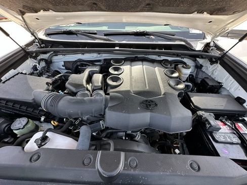 Used 2022 Toyota 4Runner SR5 Premium w/ Moonroof Package RWD image 32