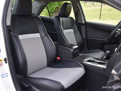 Used 2014 Toyota Camry SE w/ Moonroof Package image 13