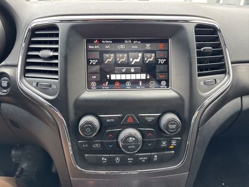 Used 2018 Jeep Grand Cherokee Laredo image 19