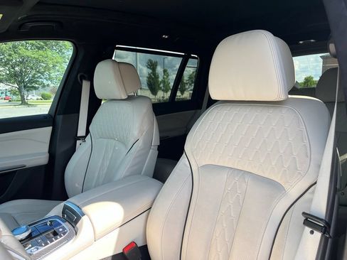 Used 2025 BMW X7 M60i AWD/4WD image 15