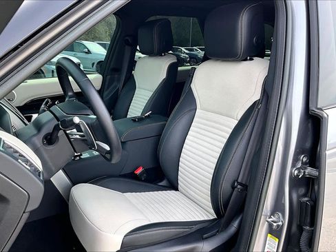 Used 2023 Land Rover Discovery S R-Dynamic image 8