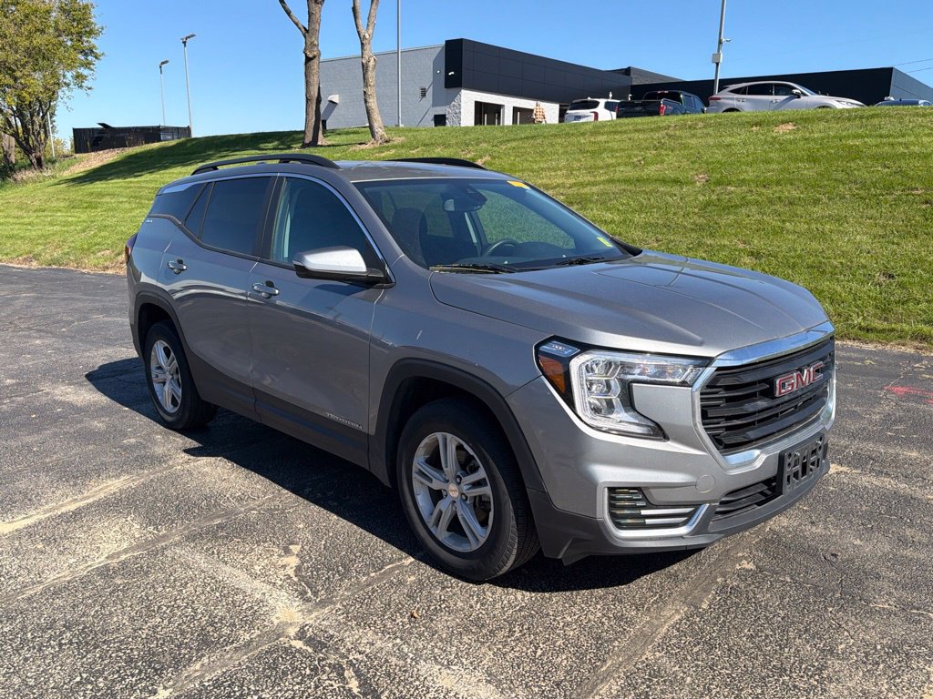 Used 2023 GMC Terrain SLE w/ Driver Convenience Package AWD/4WD image 4