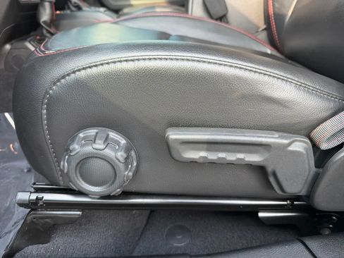 Used 2019 Jeep Wrangler Unlimited Rubicon AWD/4WD image 17