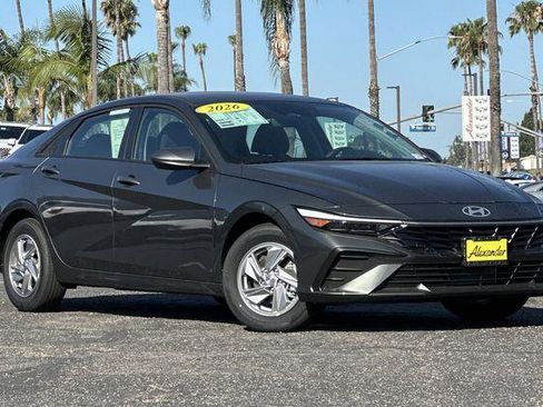 Certified 2026 Hyundai Elantra SE FWD image 2