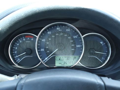 Used 2015 Toyota Corolla LE image 18