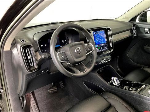 Used 2023 Volvo XC40 B5 Plus AWD/4WD image 14