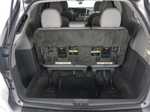 Used 2017 Toyota Sienna XLE AWD/4WD image 12