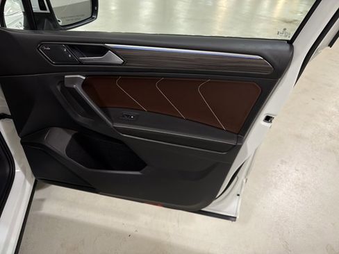 Certified 2023 Volkswagen Tiguan SEL R-Line image 38